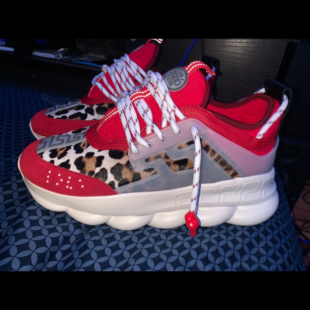 Versace chain reactions